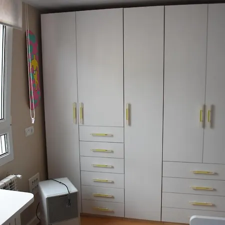 Pisazo Reformado En El Centro Con Garaje Privado * Santander