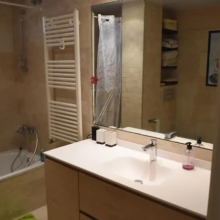 Pisazo Reformado En El Centro Con Garaje Privado