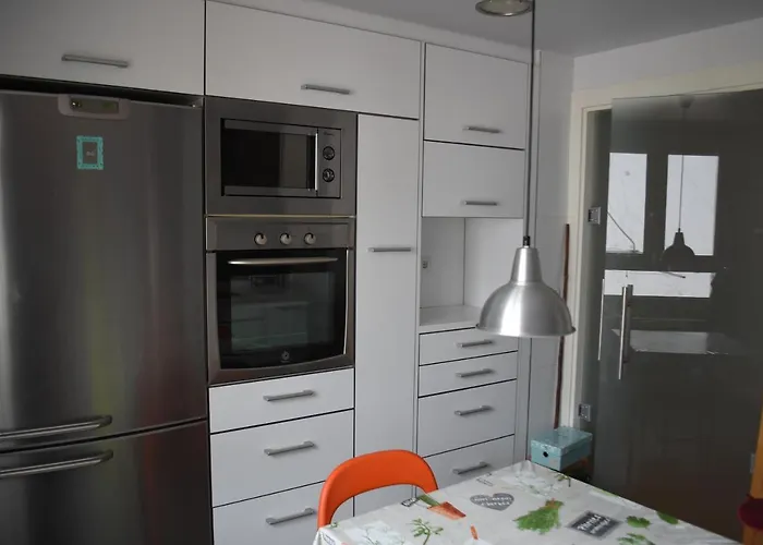 Pisazo Reformado En El Centro Con Garaje Privado * Santander