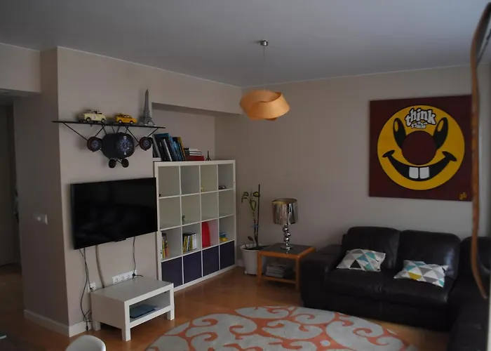 Pisazo Reformado En El Centro Con Garaje Privado *