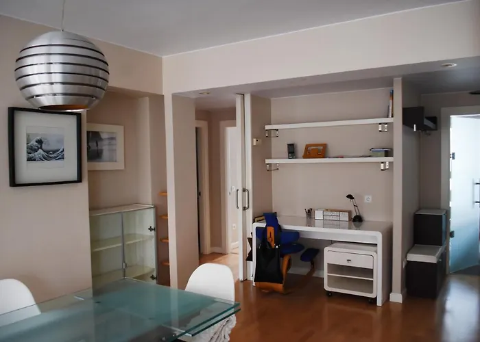 Pisazo Reformado En El Centro Con Garaje Privado * Santander